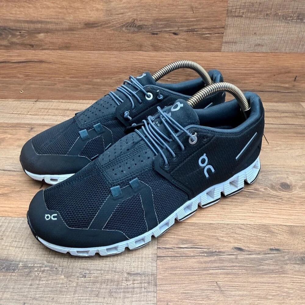 On Cloud Women’s Size 9.5 Black White Athletic Running Shoes Swiss Engineering